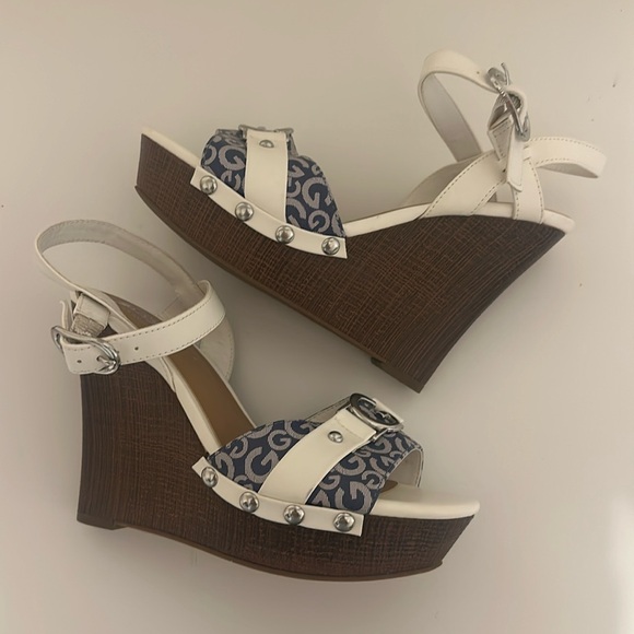 Women’s Size 7 GBG Los Angeles Wedged Heels - Picture 1 of 4